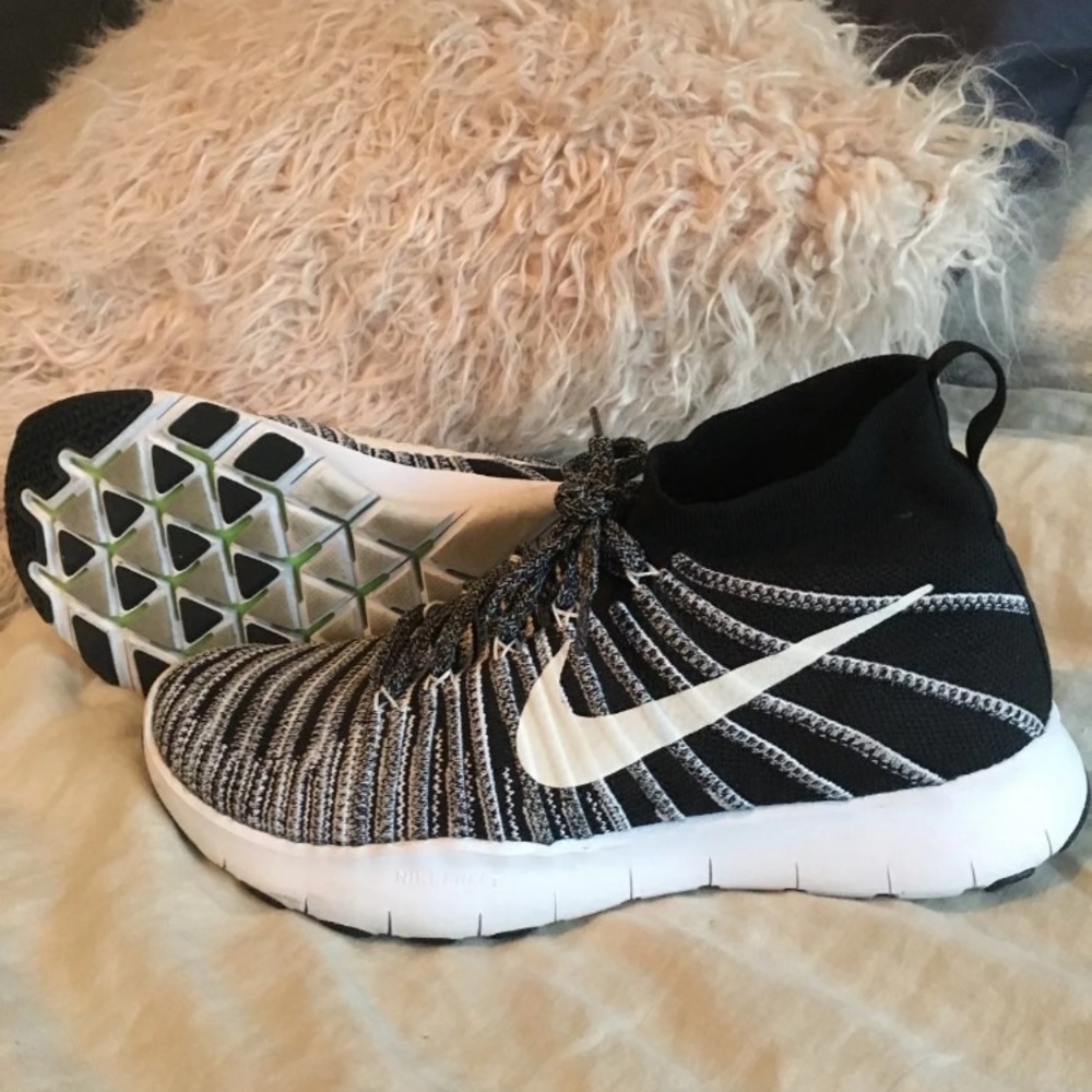 Nike trainers / running shoes